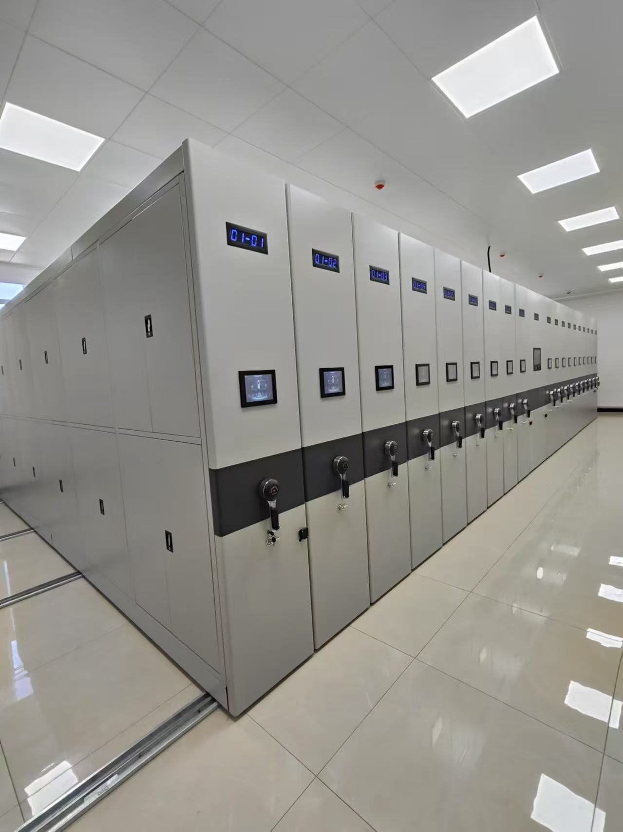 檔案密集柜廠(chǎng)家建議對(duì)室內(nèi)進(jìn)行防潮處理